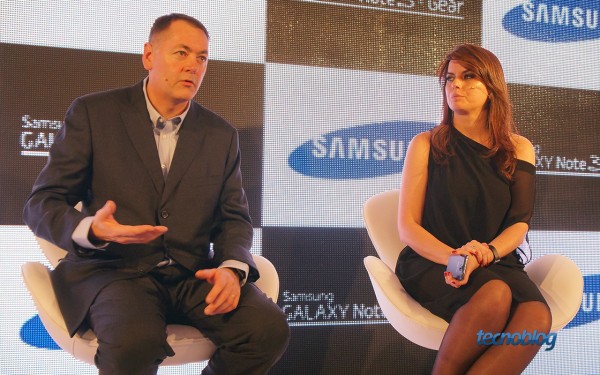 Soboll Roberto, director of telecom products, and Paula Costa, marketing director for telecom, Samsung Brazil 