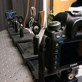 O MIT utilizou uma câmera DSLR e um iPod touch para os testes