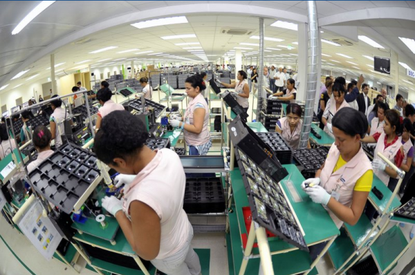 Linha de produção da Samsung em Manaus (fonte: Agência de Comunicações do Governo do Estado do Amazonas)