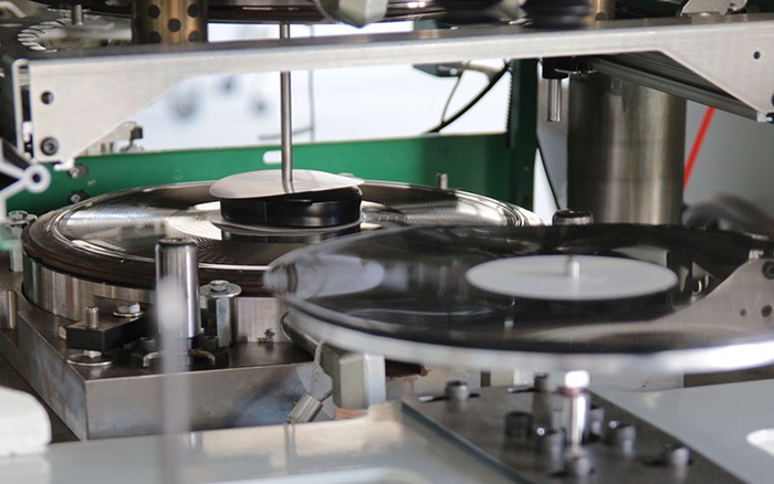 Produção de discos de vinil está sendo modernizada para dar conta da demanda