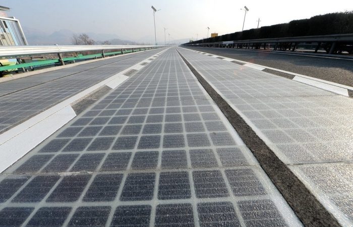 China inaugura "camino solar" que absorbe luz para convertirla en electricidad 2