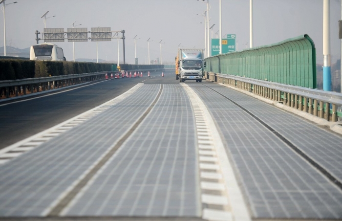 China inaugura "camino solar" que absorbe luz para convertirla en electricidad 3