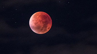 Como ver a Lua de Sangue, o eclipse lunar que ocorre nesta sexta-feira