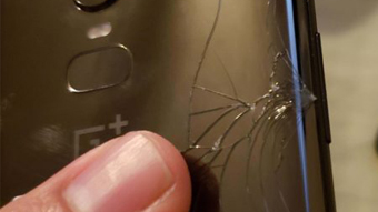 Alguns donos de OnePlus 6 reclamam de traseira de vidro trincando sozinha