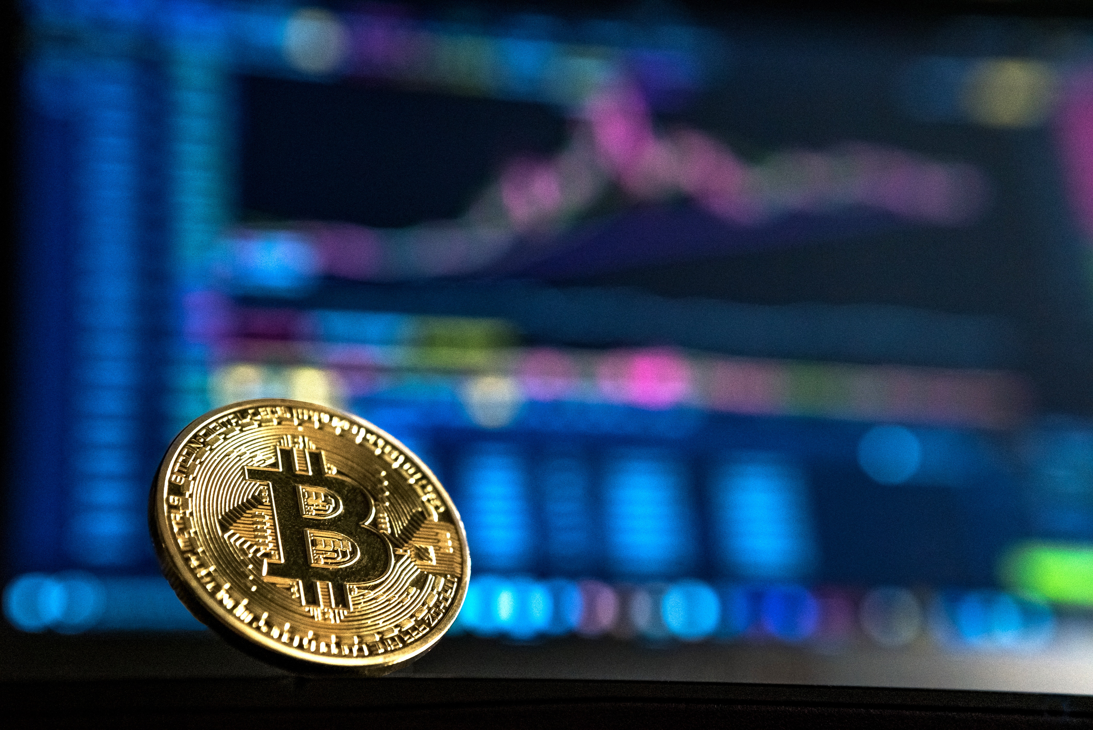 Il bitcoin pronto all’«halving»: saranno dimezzati i compensi per i miners