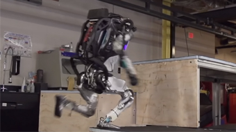 Robô da Boston Dynamics consegue fazer parkour