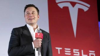 Elon Musk se declara “Tecnorei” da Tesla em documento oficial