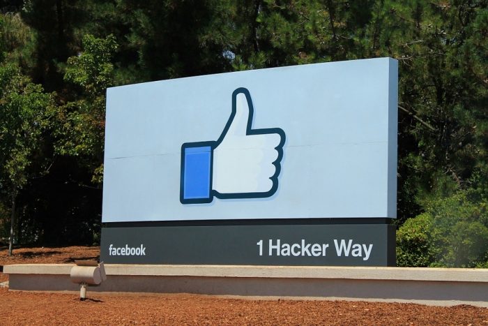 Facebook تخطط وزارة الداخلية الدائمة لآلاف الموظفين 2
