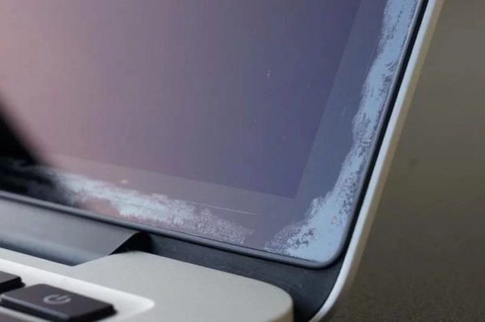 Apple يعترف بوجود مشكلة تشويه على MacBook Air مع Retina 132