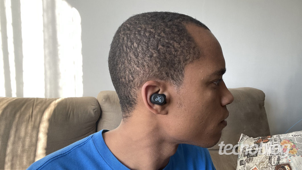 Jaybird Vista Bluetooth Headset (Image: Darlan Helder / Tecnoblog)