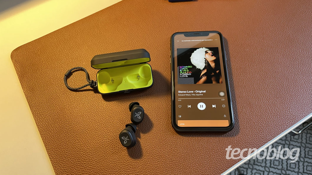 Jaybird Vista Bluetooth Headset (Image: Darlan Helder / Tecnoblog)