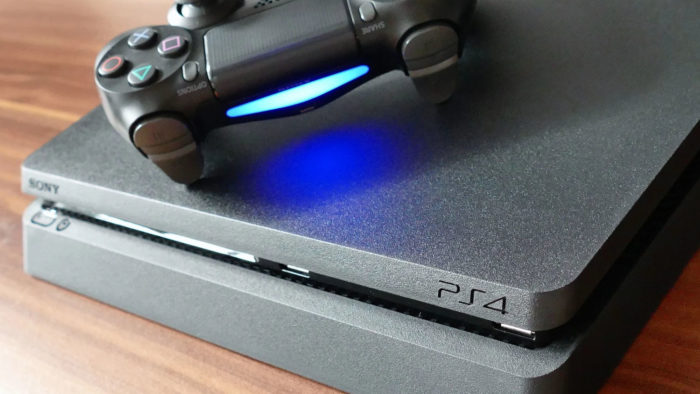 PS4 and DualShock 4 control (Image: InspiredImages / Pixabay)
