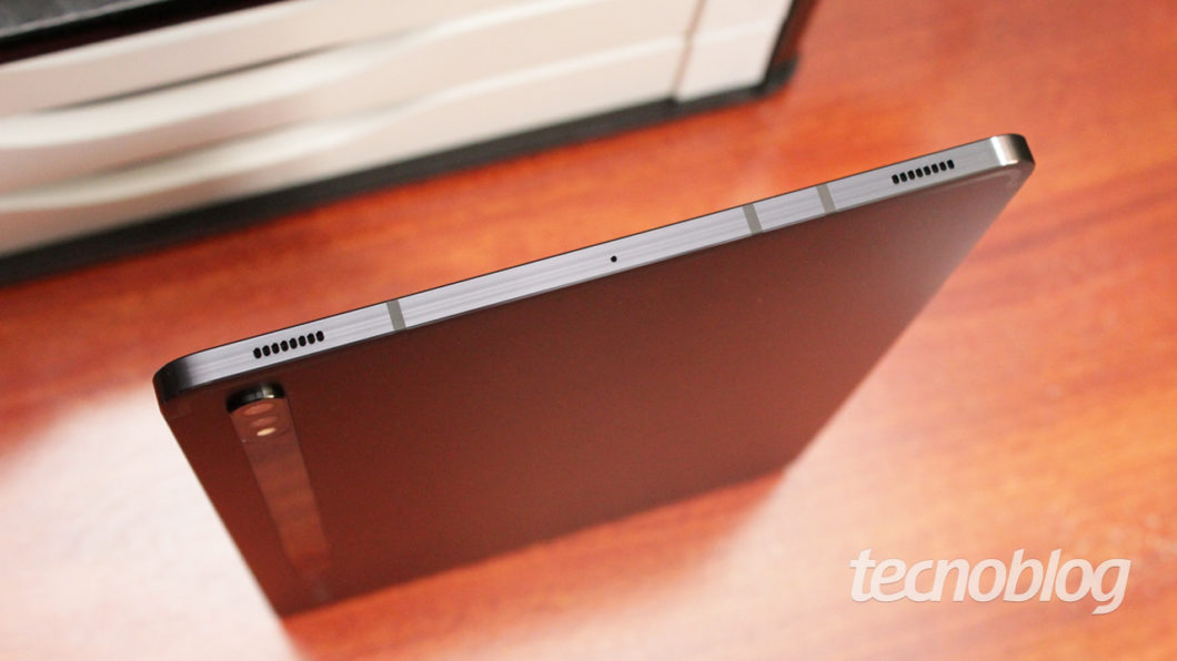 Galaxy Tab S7 speakers (image: Emerson Alecrim / Tecnoblog)