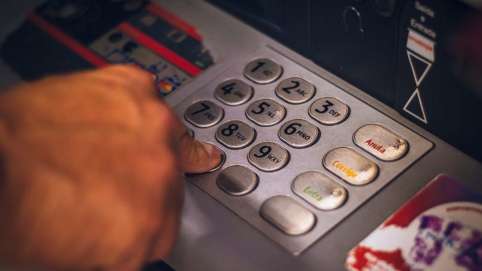 ATM for transfers (Image: Eduardo Soares / Unsplash)