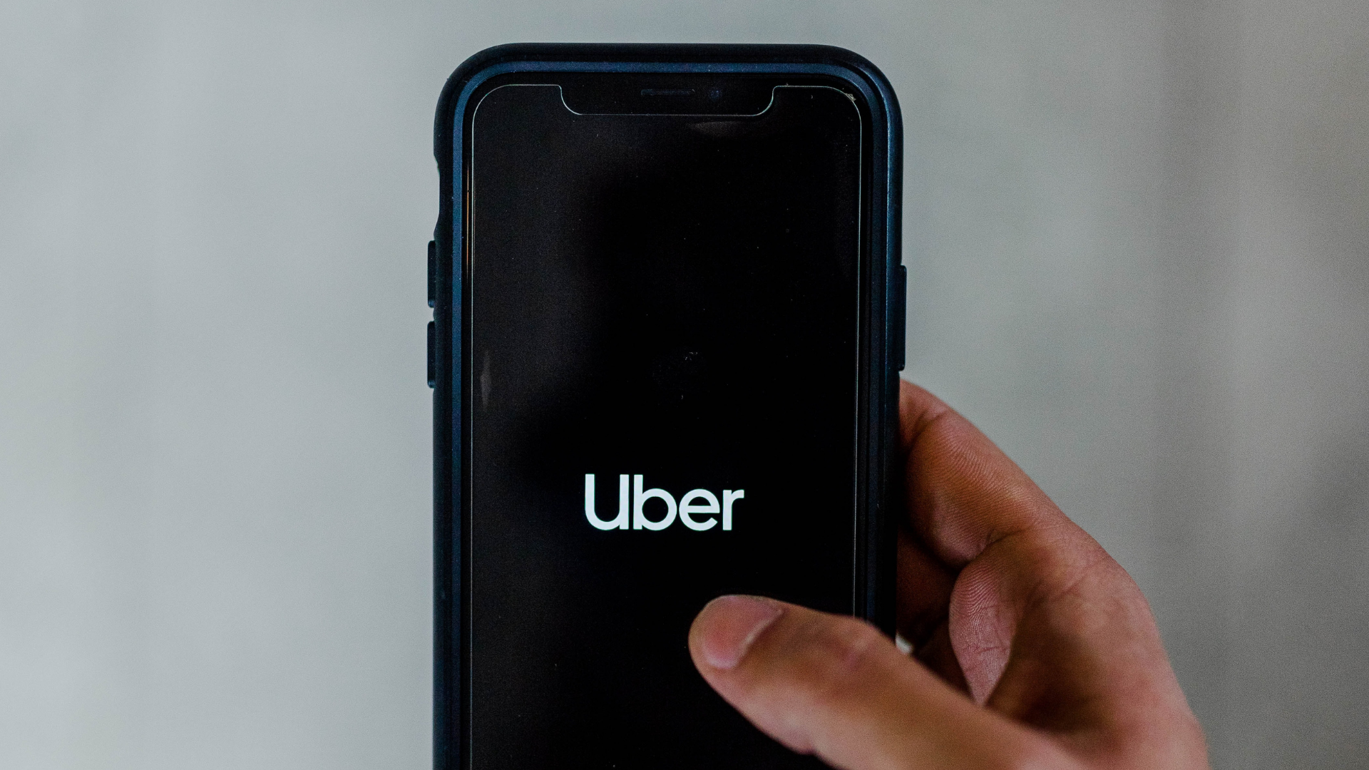 Uber lucra US$ 1,1 bilhão com alta em viagens e venda de partes da empresa | Negócios