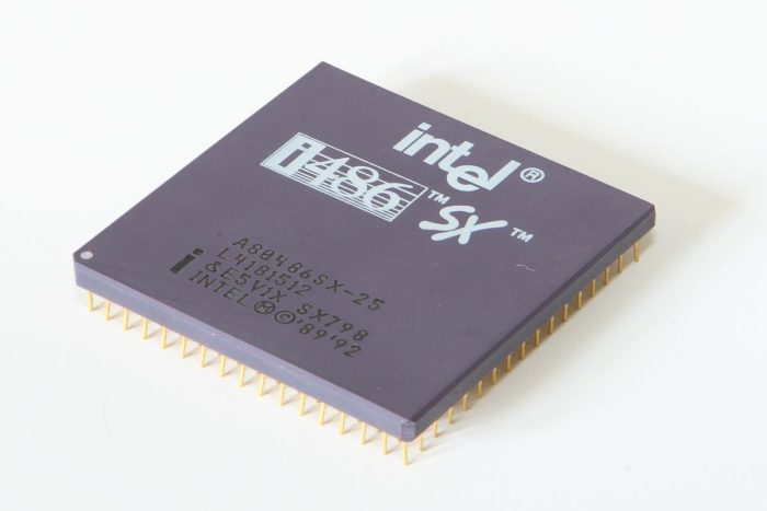 Chip Intel 80486SX (imagem: Henry Mühlpfordt/Wikipedia)