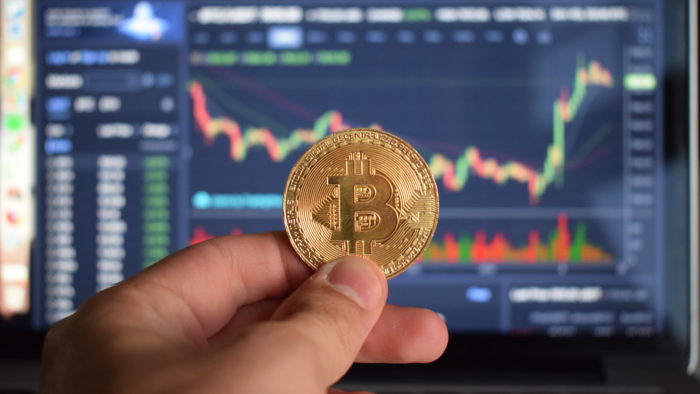 Bitcoin sobe 8% e recupera-se parcialmente após grande baixa dos últimos dias