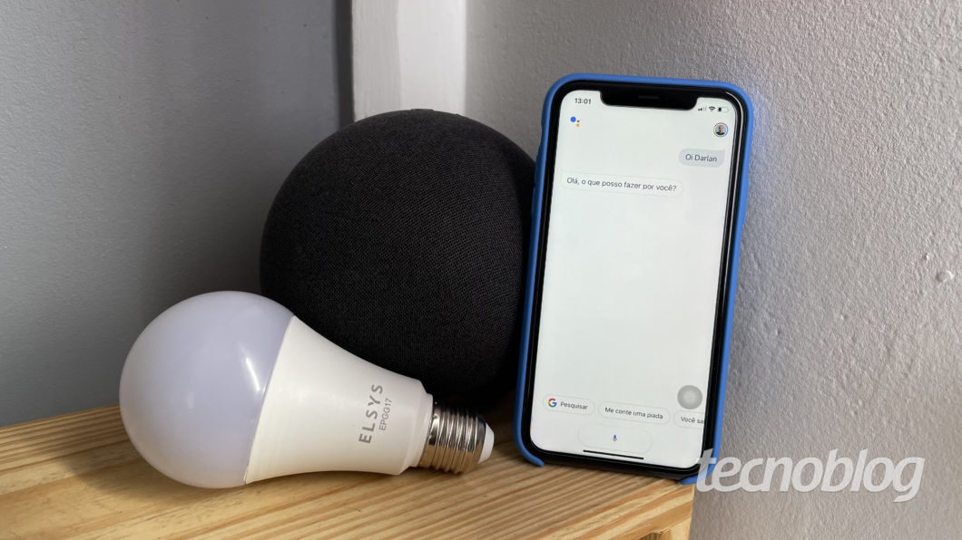 Smart Elsys Wi-Fi Lamp with Amazon Echo and Google Assistant (Image: Darlan Helder / Tecnoblog)