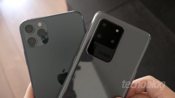 iPhone 11 Pro Max and Galaxy S20 Ultra (Image: Paulo Higa / Tecnoblog)