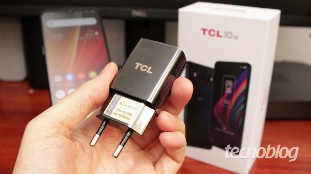 TCL 10 SE uploader (image: Emerson Alecrim / Tecnoblog)