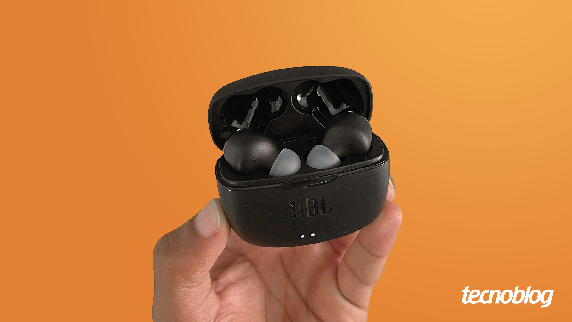 Fone Bluetooth JBL Tune 215TWS: robusto e com muita bateria