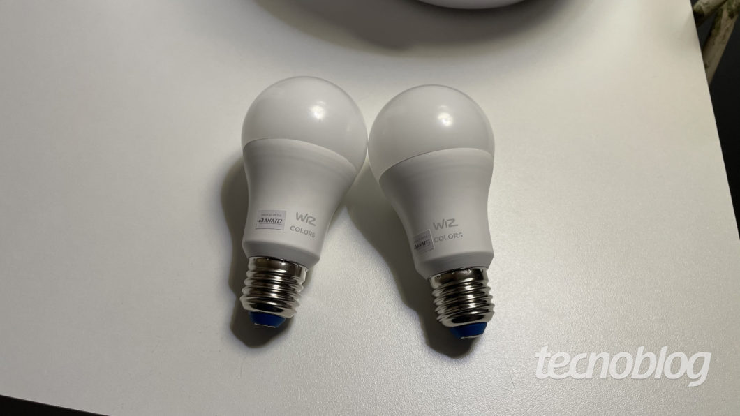 Smart Lamp Wiz A60 (Image: Darlan Helder / Tecnoblog)