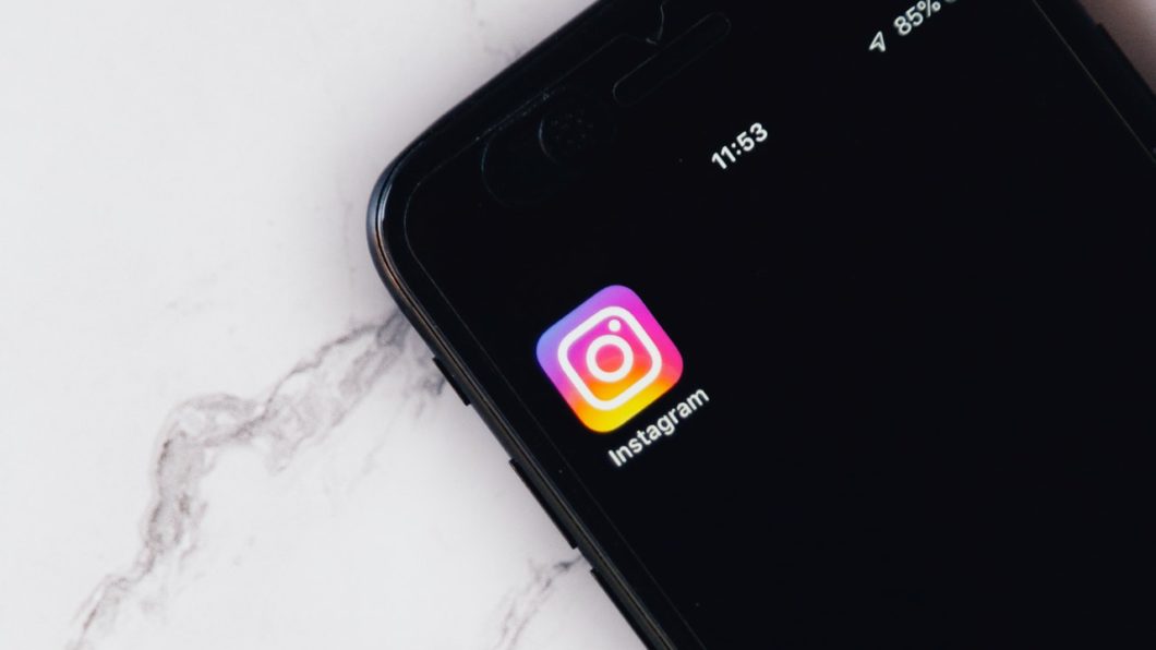 Scammers request personal data from victims via Instagram messages to clone WhatsApp (Image: Oleg Magni/Unsplash)