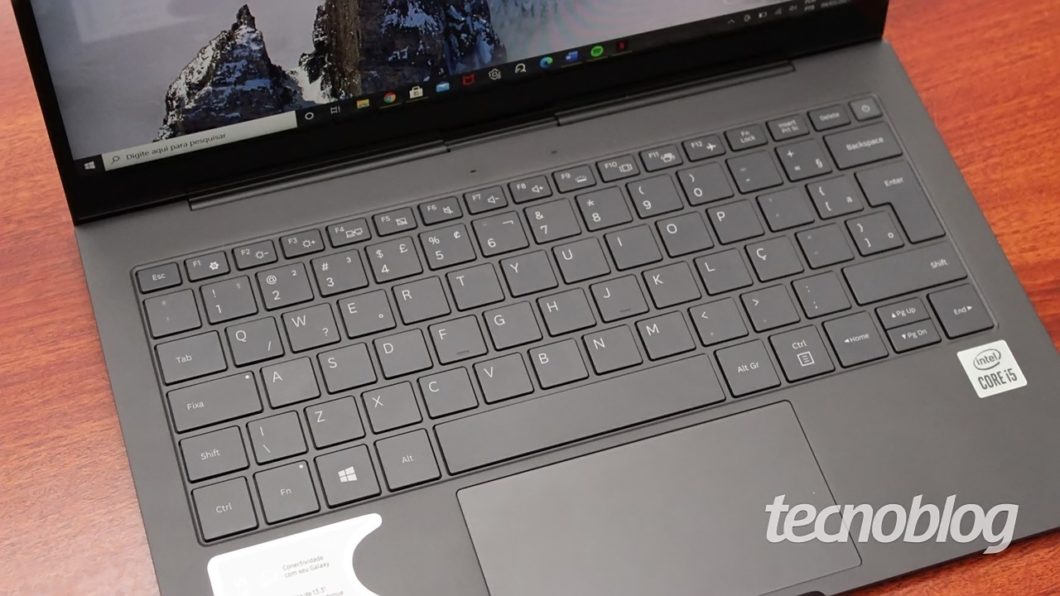 The Galaxy Book S comes with an ABNT2 standard keyboard (image: Emerson Alecrim / Tecnoblog)