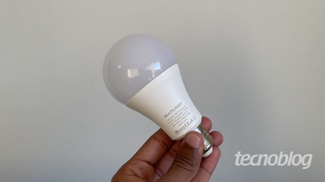 Smart Multilaser Liv Lamp (Image: Darlan Helder / Tecnoblog)
