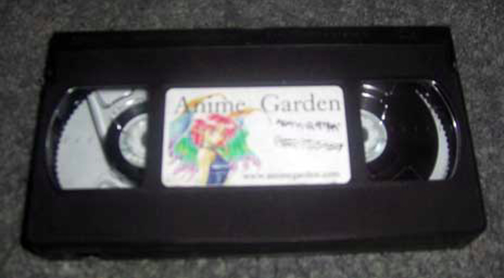 Fansubs sold VHS tapes with subtitled copies of the anime (Image: Reproduction)