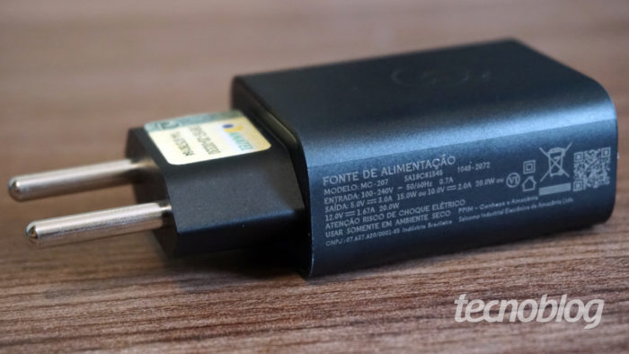 Motorola Moto G30 charger (Image: André Fogaça / Tecnoblog)