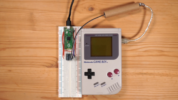 Game Boy modificado pode se conectar à <a href='https://meuspy.com/tag/Espione-tudo-que-e-acessado-na-internet'>internet</a> (Imagem: Reprodução/YouTube StackSmashing)