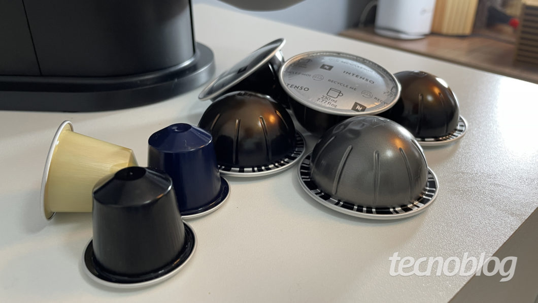 Capsules of the original line and Nespresso Vertuo Next (Image: Darlan Helder/Tecnoblog)