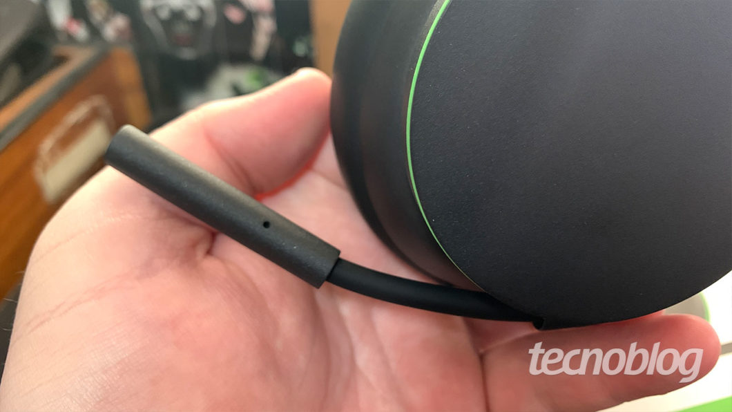 Xbox Wireless Headset features a good microphone, although external (Image: Felipe Vinha/Tecnoblog)