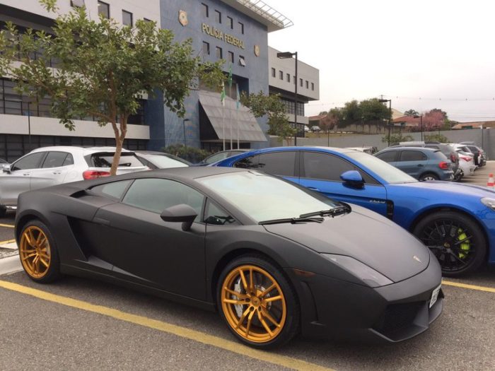 Lamborghini e outros carros de luxo foram apreendidos durante a operação Daemon (Imagem: Reprodução/Arquivo da Polícia Federal)