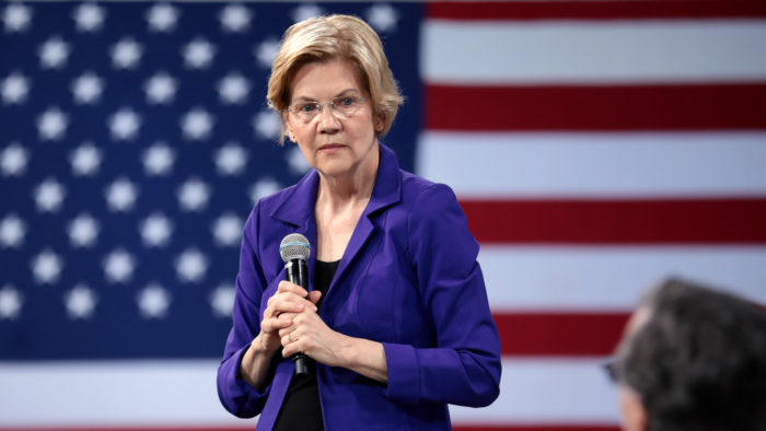 Senadora Elizabeth Warren pede por regulamentações para criptomoedas nos Estados Unidos (Imagem: Gage Skidmore/ Flickr)
