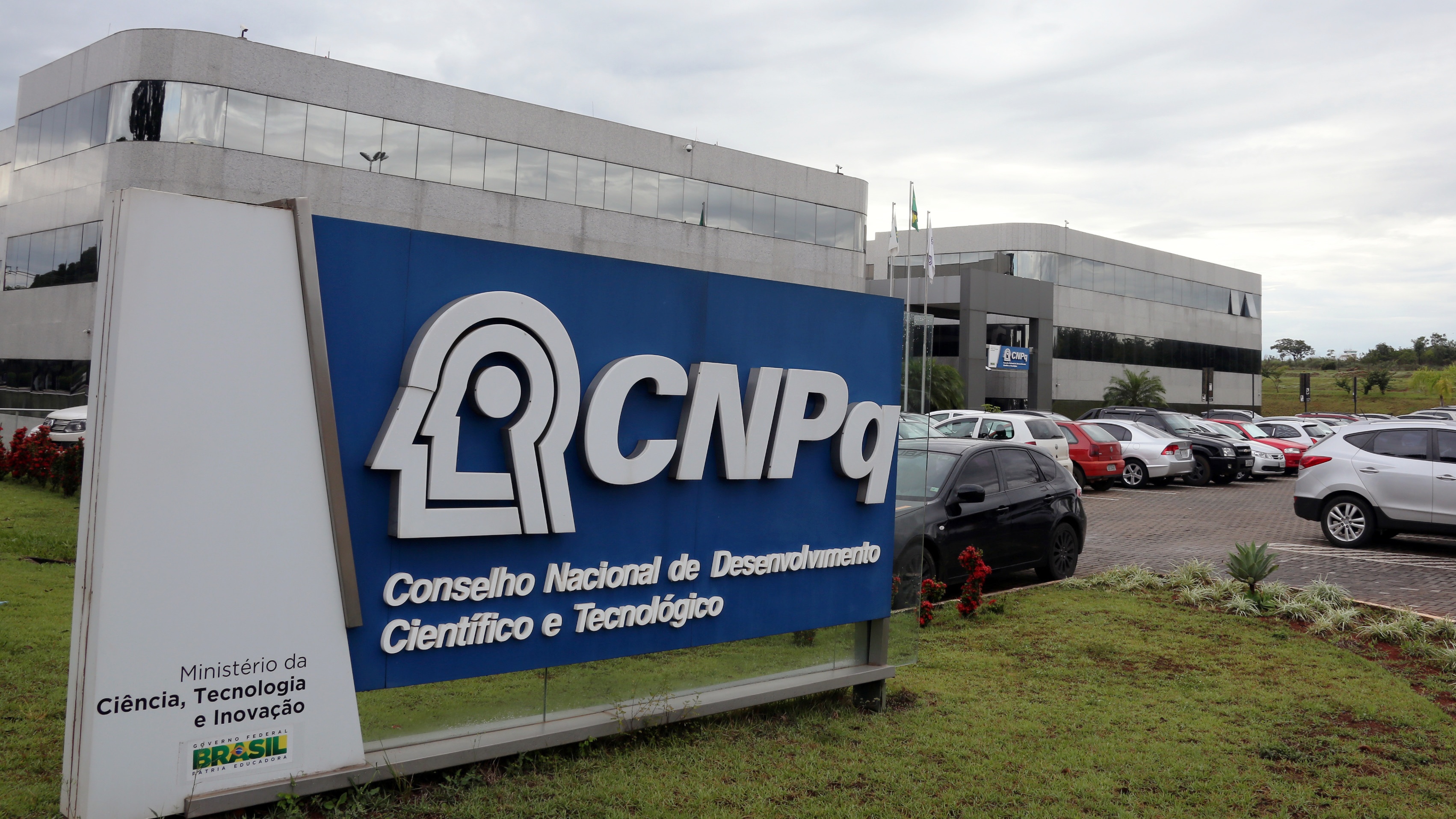 Lattes e demais sistemas do CNPq estão fora do ar desde sábado (24) | Brasil