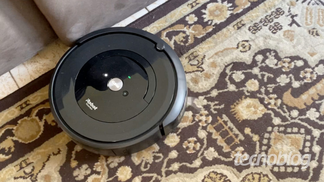 iRobot Roomba e5 (Imagem: André Fogaça/Tecnoblog)
