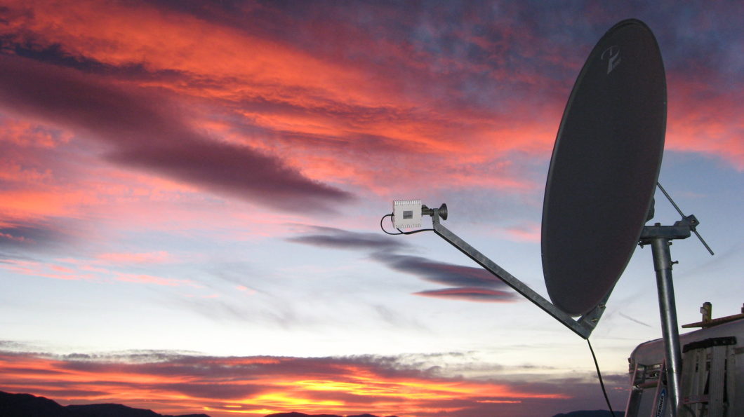 Antena de satélite usada por telefone da Globalstar (Imagem: Steve Jurvetson / Flickr)