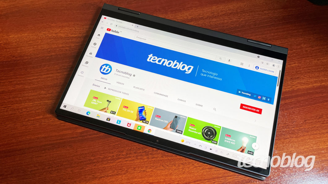 Lenovo Yoga 7i no modo tablet (imagem: Emerson Alecrim/Tecnoblog)