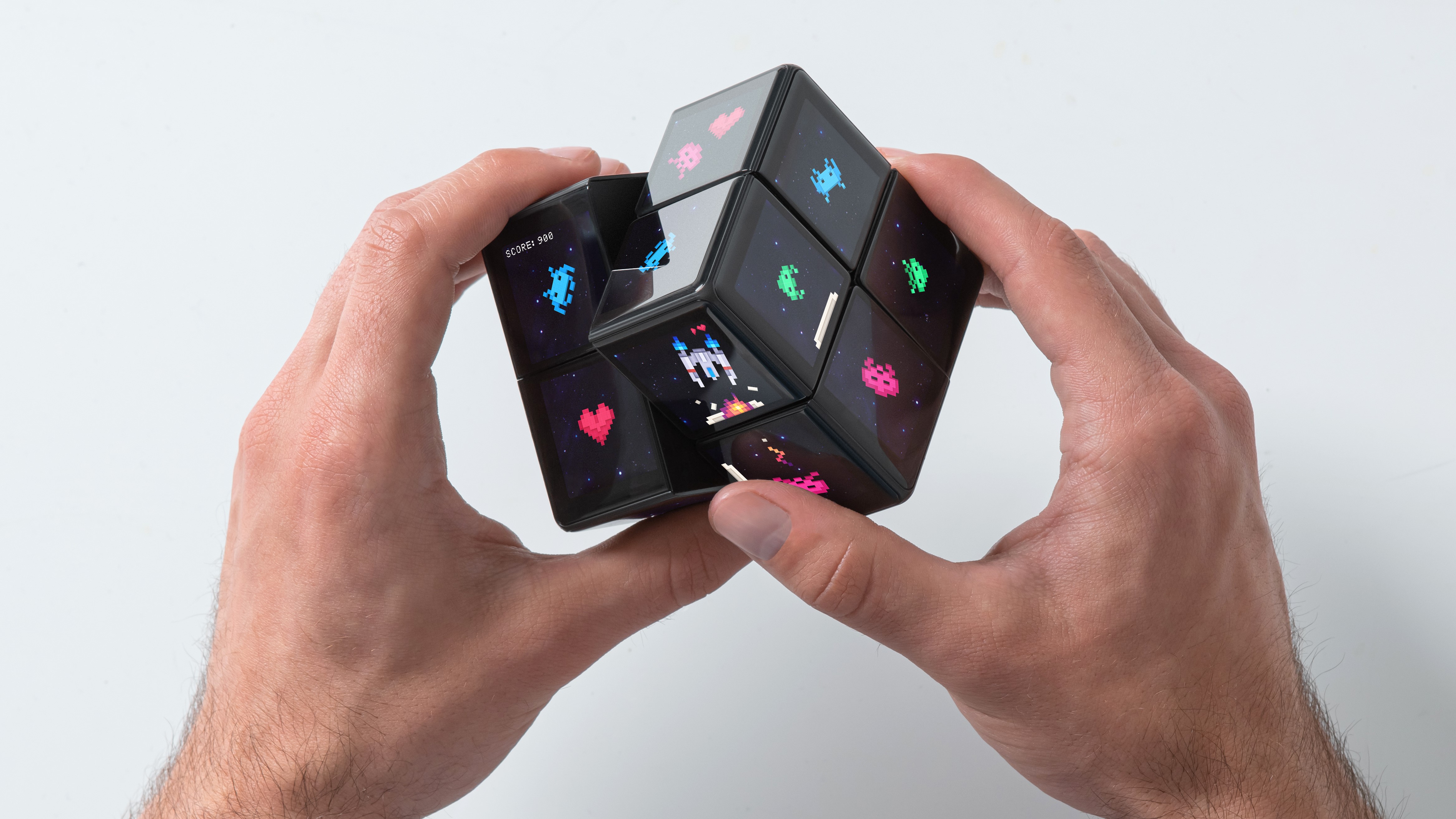 WOWCube é um cubo mágico eletrônico com 24 telas que roda videogames | Jogos