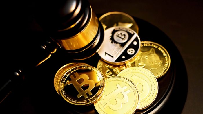 Justiça determina venda de bitcoins apreendidos em operação Kryptos (Imagem: Executium/ Unsplash)