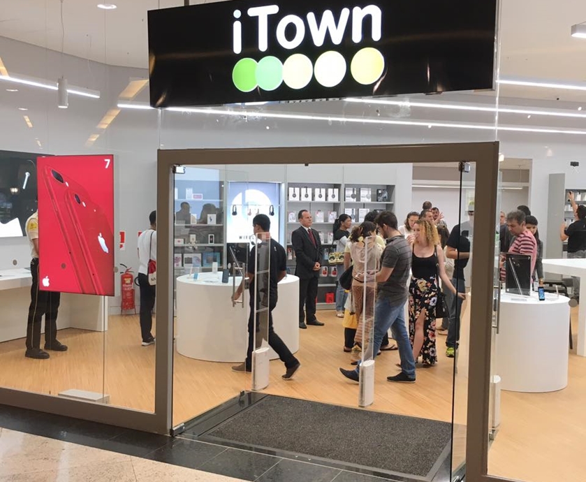 The closing included iTown, Saraiva's network that sold Apple products (image: Facebook/Natal Shopping)
