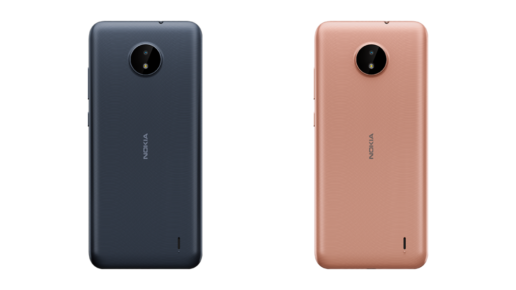 Traseira do <a href='https://meuspy.com/tag/Nokia-espiao'>Nokia</a> C20; smartphone tem cor azul e dourado